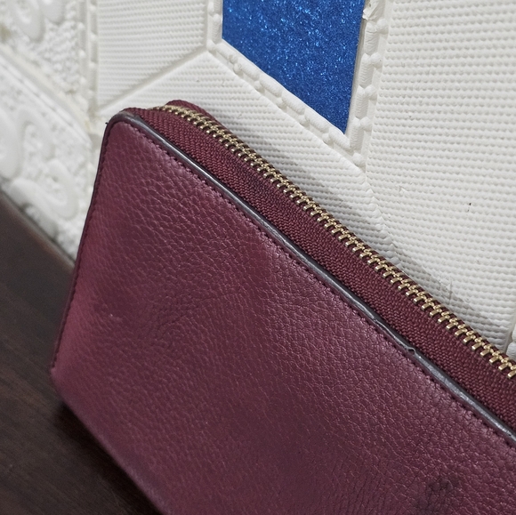 *Authentic Tory Burch zip around wallet - Picture 8 of 11